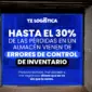 Interior de un camión de carga con la puerta abierta hacia un almacén. Sobre la imagen, el texto: hasta el 30% de las pérdidas en un almacén vienen de errores de control de inventario.